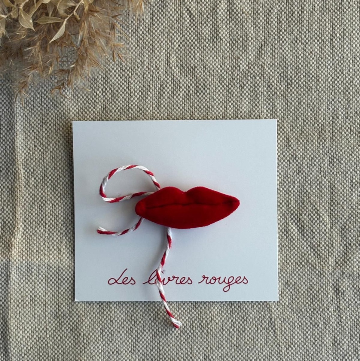 brosa_martisor_les_levres_rouges_square_first Broșa mărțișor "Les Lèvres Rouges"